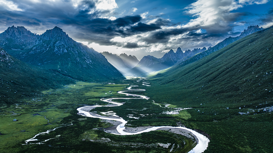 “雪山大地·影像季”2025年果洛州生态文明建设短视频摄影大赛获奖作品